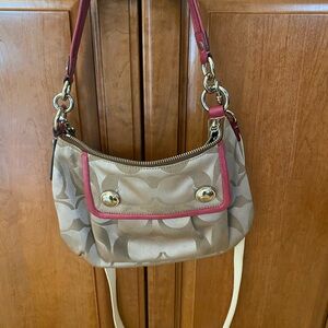 Coach Signature Poppy Groovy Shoulder Bag